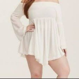 Torrid Smocked Gauze off shoulder Tunic cover up/dress, Size: 1, Color: White